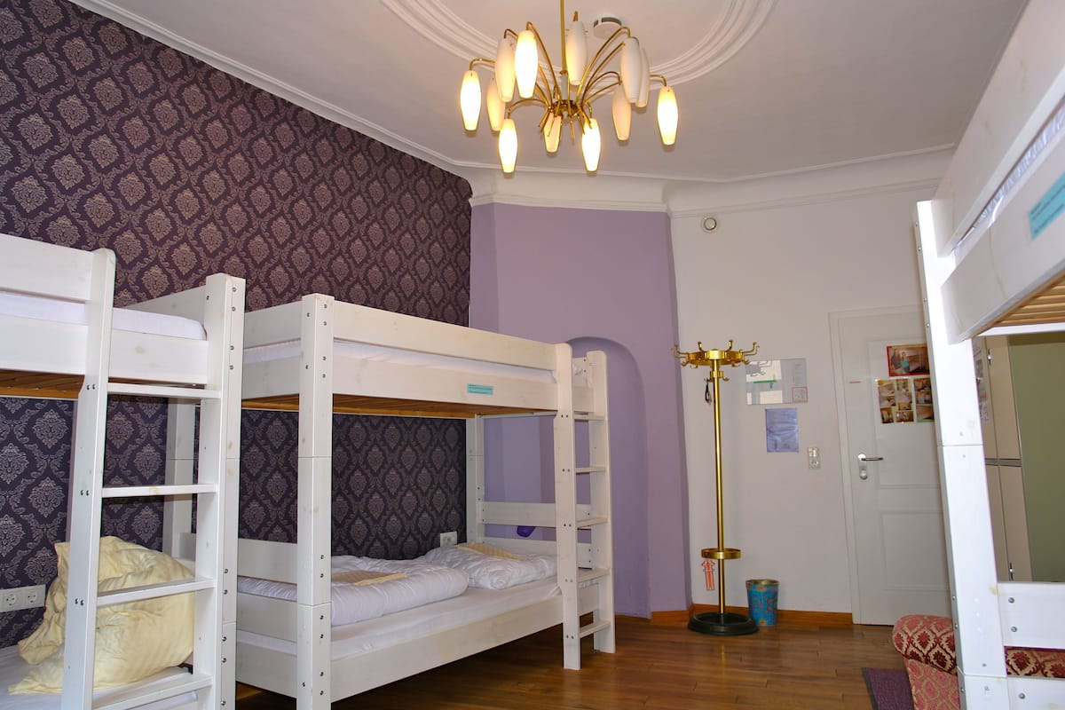 1 habitación, decoración personalizada y muebles diferentes