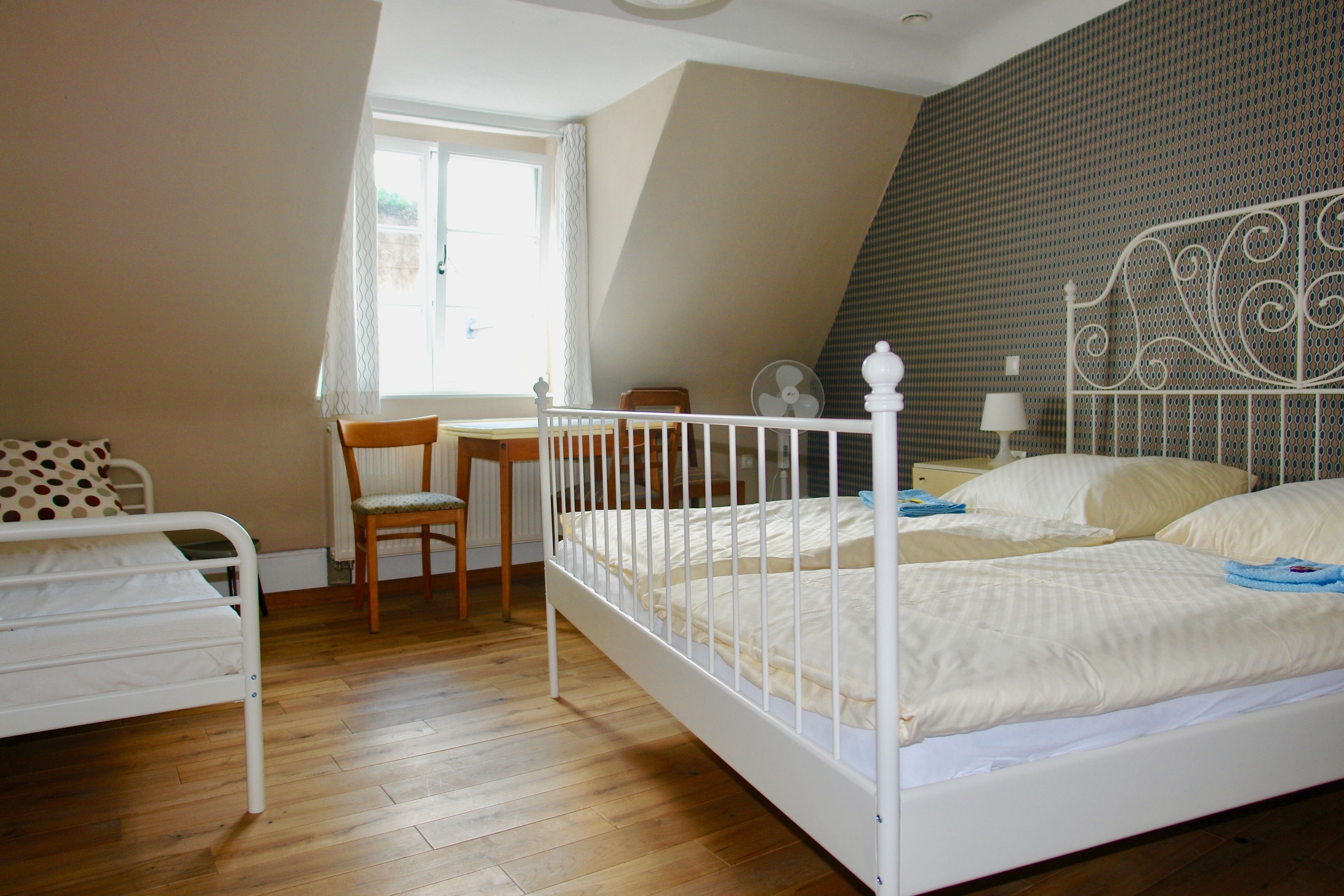 Doppelzimmer | Individuell dekoriert, individuell eingerichtet, Bügeleisen/Bügelbrett