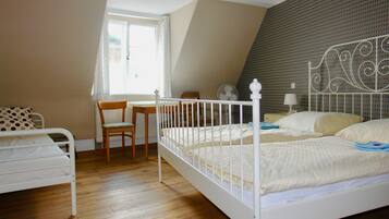 Double Room | Individually decorated, individually furnished, iron/ironing board