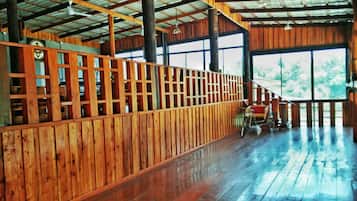 House, 3 Bedrooms | Living area | 32-inch flat-screen TV with satellite channels, TV