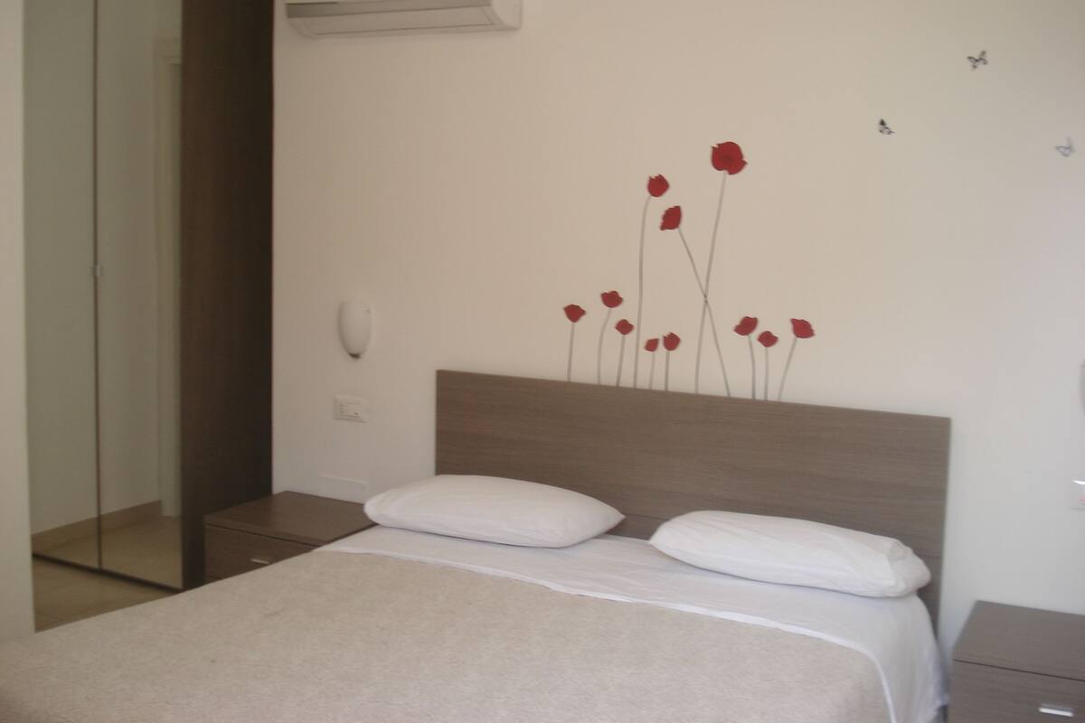 Standard Room | Iron/ironing board (on request), WiFi (free), bed sheets
