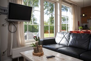 Bungalow, 5 Schlafzimmer, Küche (Bunckman) | Wohnbereich | LCD-Fernseher