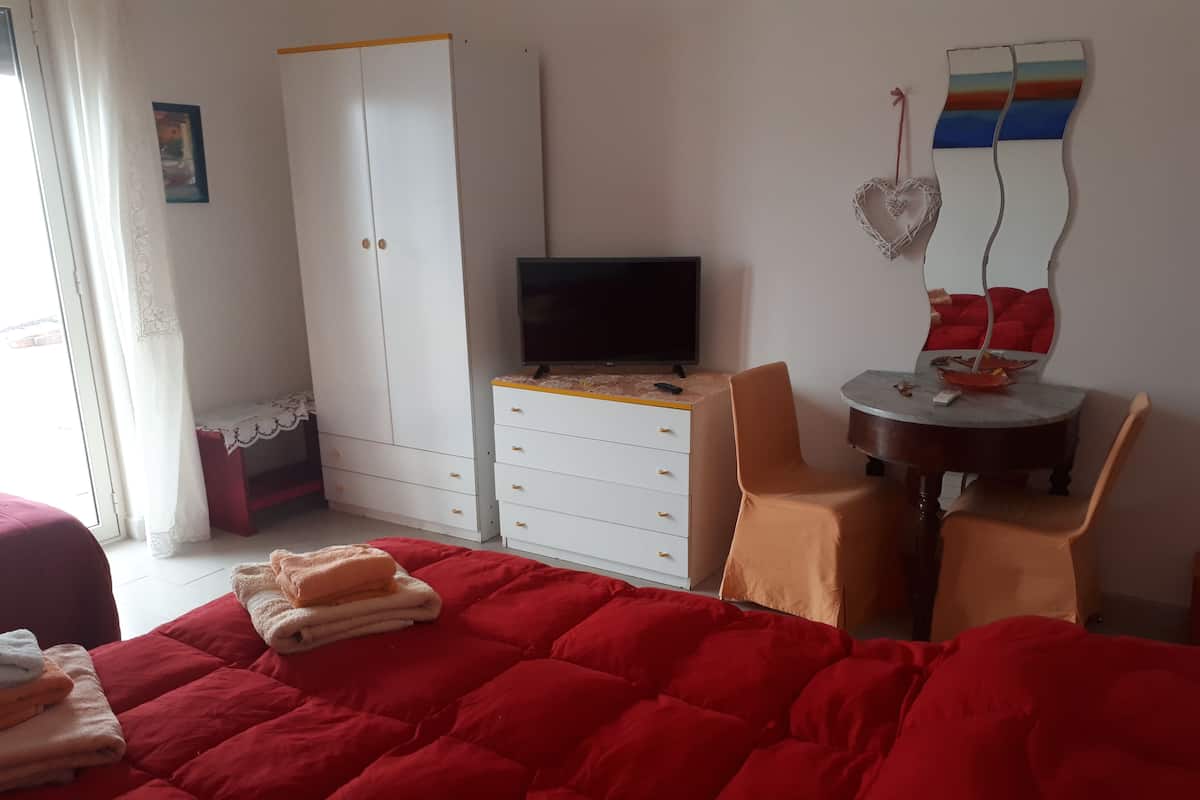 Triple Room, Private Bathroom (External Bathroom) | Individually decorated, desk, iron/ironing board, free WiFi