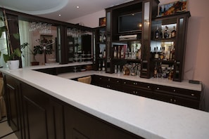 Bar (on property) - Hotel Majami (Chisinau)