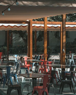 Restaurant - Heaven on Midtown Fully Furnished Apts (Atlanta)
