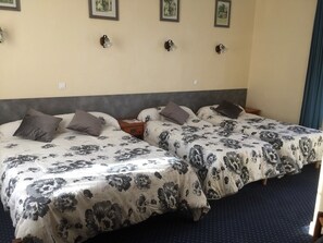 Quadruple Room | Blackout drapes, iron/ironing board, free WiFi, bed sheets - Hôtel La Lubiane (Vence)