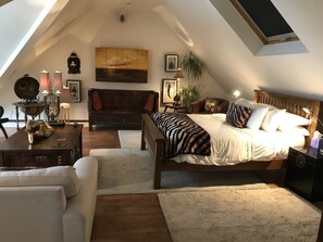 套房 | 客房内保险箱、办公桌、熨斗/熨衣板、免费 WiFi