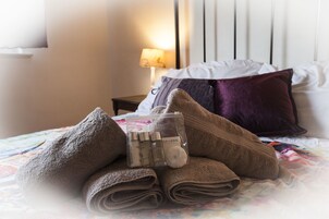 Apartment, 2 Bedrooms | Room amenity