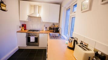 Apartment, 2 Bedrooms | Private kitchen