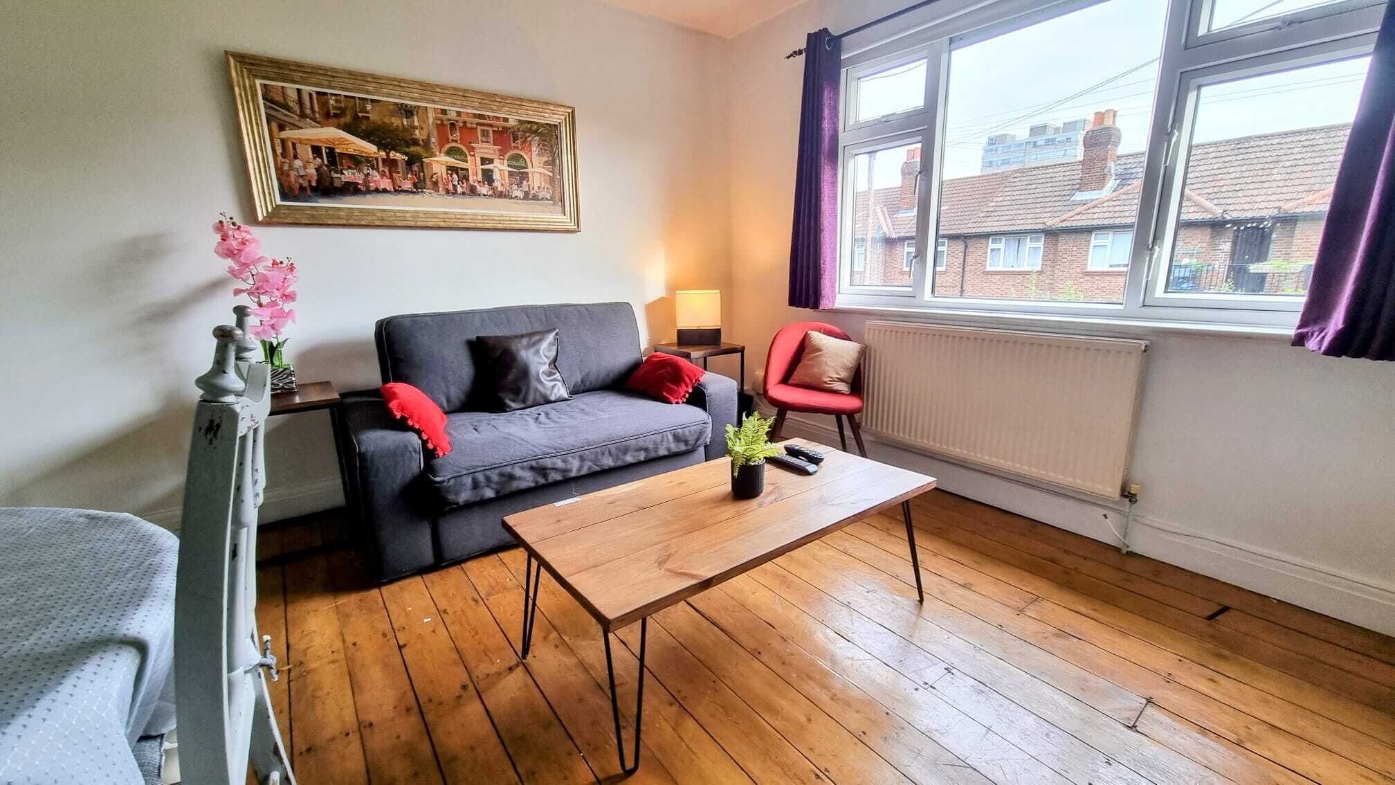 อพาร์ทเมนท์, 2 ห้องนอน | บริเวณนั่งเล่น | ทีวี, ของเล่น