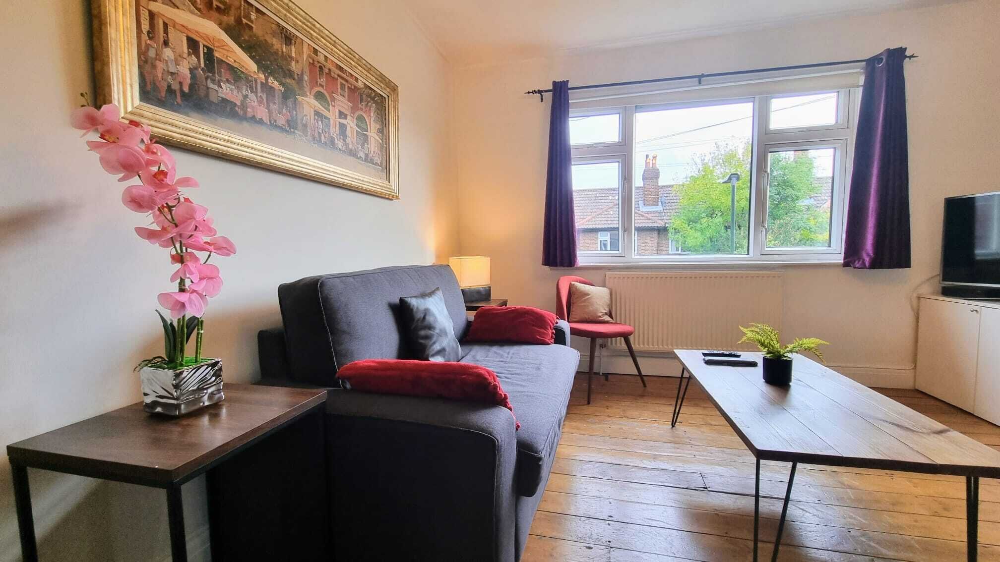 Apartamento, 2 quartos | Área de estar | TV, brinquedos