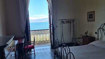 Triple Room, Sea View Private External Bathroom | 1 chambre, draps italiens Frette, literie de qualité supérieure