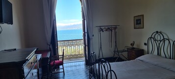 Triple Room, Sea View Private External Bathroom | 1 bedroom, Frette Italian sheets, premium bedding, down comforters
