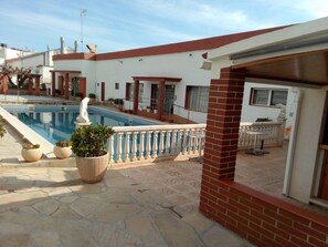Seasonal outdoor pool - Hostal Lleida (Calafell)