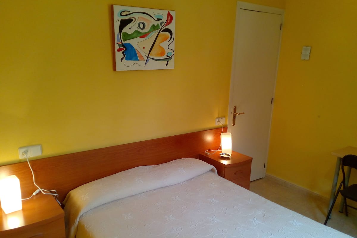 Basic Single Room, Private Bathroom