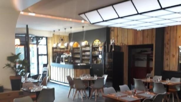 Déjeuner et dîner servis sur place