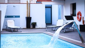 Piscina externa sazonal