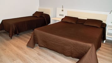 Habitación familiar | Escritorio, cortinas opacas, sistema de insonorización y wifi gratis