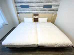 Premium bedding, in-room safe, desk, blackout drapes