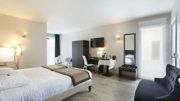 Exclusieve suite | Luxe beddengoed, een kluis op de kamer, een bureau