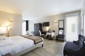 Literie de qualité supérieure, coffres-forts dans les chambres, bureau