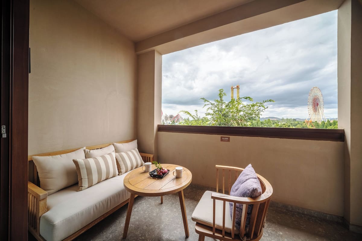 Free minibar items, in-room safe, blackout curtains, soundproofing