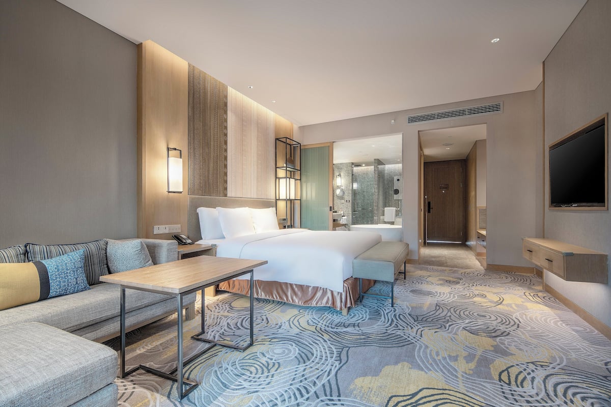 Artículos del minibar gratis y caja de seguridad en la habitación