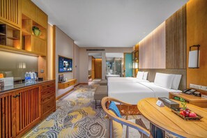 Minibar (mit einigen kostenlosen Artikeln), Zimmersafe