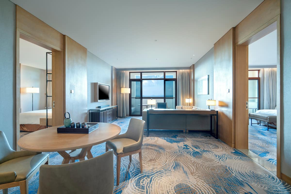 Free minibar items, in-room safe, blackout drapes, soundproofing