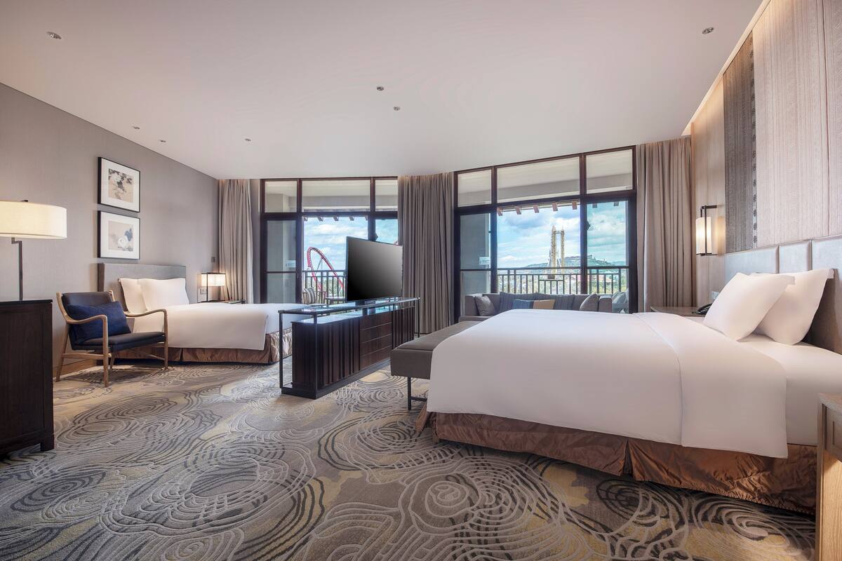 Premium-Zimmer, Mehrere Betten, Zutritt zur Club Lounge | Minibar (mit einigen kostenlosen Artikeln), Zimmersafe