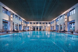 Indoor pool - Crowne Plaza Kunming Ancient Dian Town by IHG (Kunming)