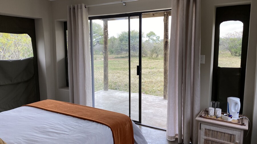Sunset Lodge & Safaris