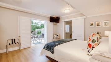 Luxury Suite | Premium bedding, in-room safe, individually decorated, desk