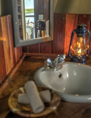 Xaro Lodge | Bathroom sink - Xaro Lodge (Shakawe)