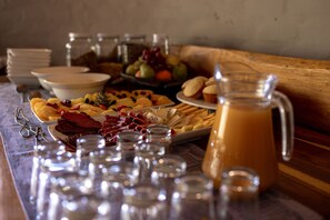 朝食 (オーダー形式)、毎日提供 (無料)