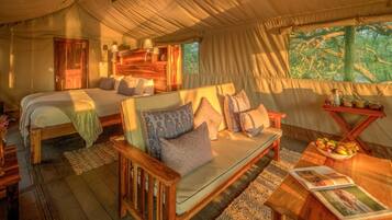 Honeymoon Suite, 1 Bedroom, Refrigerator, River View | 1 bedroom, in-room safe, desk, laptop workspace