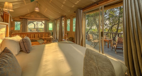 Honeymoon Suite, 1 Bedroom, Refrigerator, River View | 1 bedroom, in-room safe, desk, laptop workspace