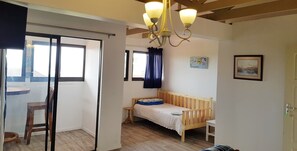 Luxury Studio | Minibar, in-room safe, individually decorated, individually furnished