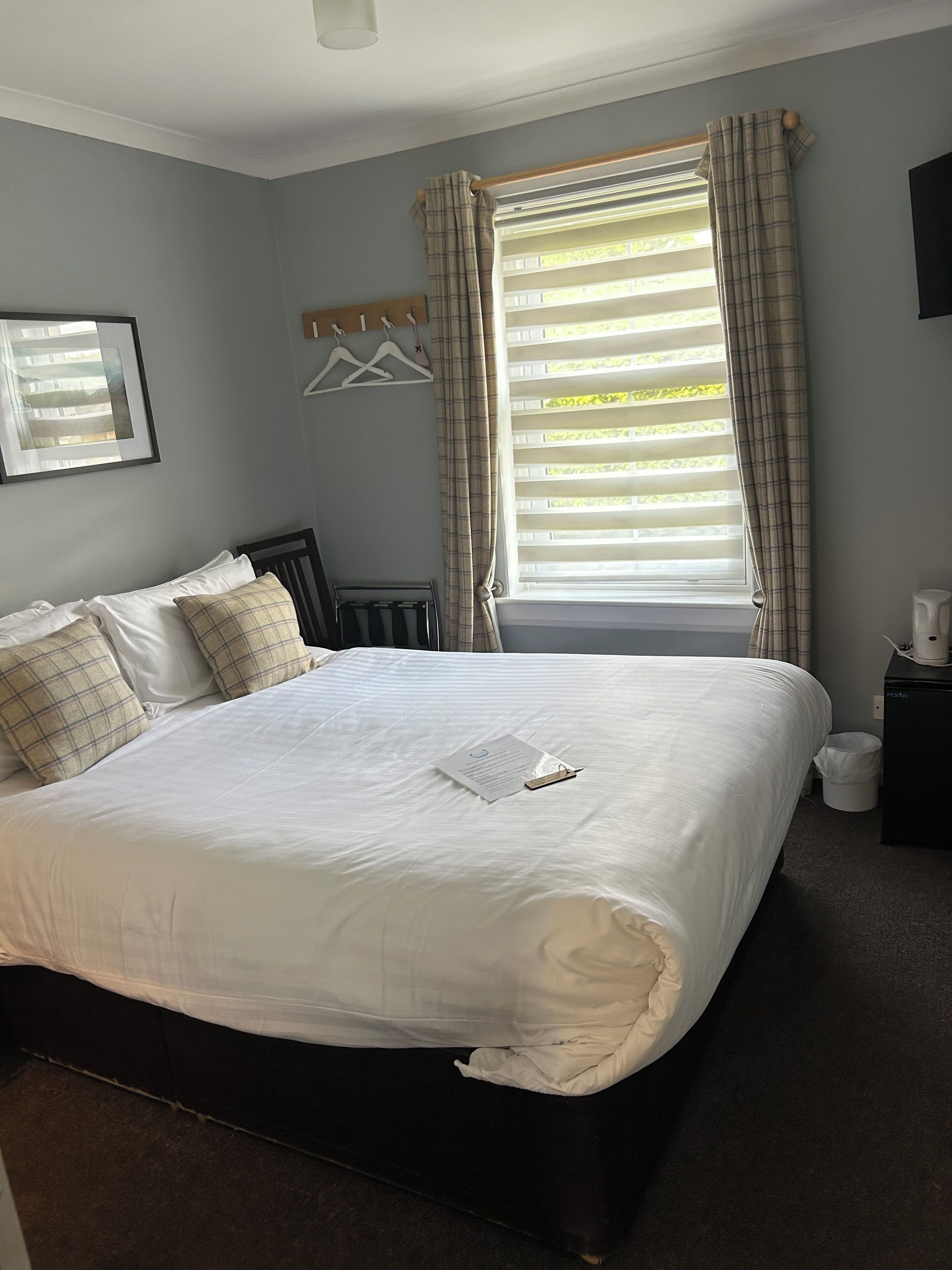Desk, free cots/infant beds, free WiFi, bed sheets