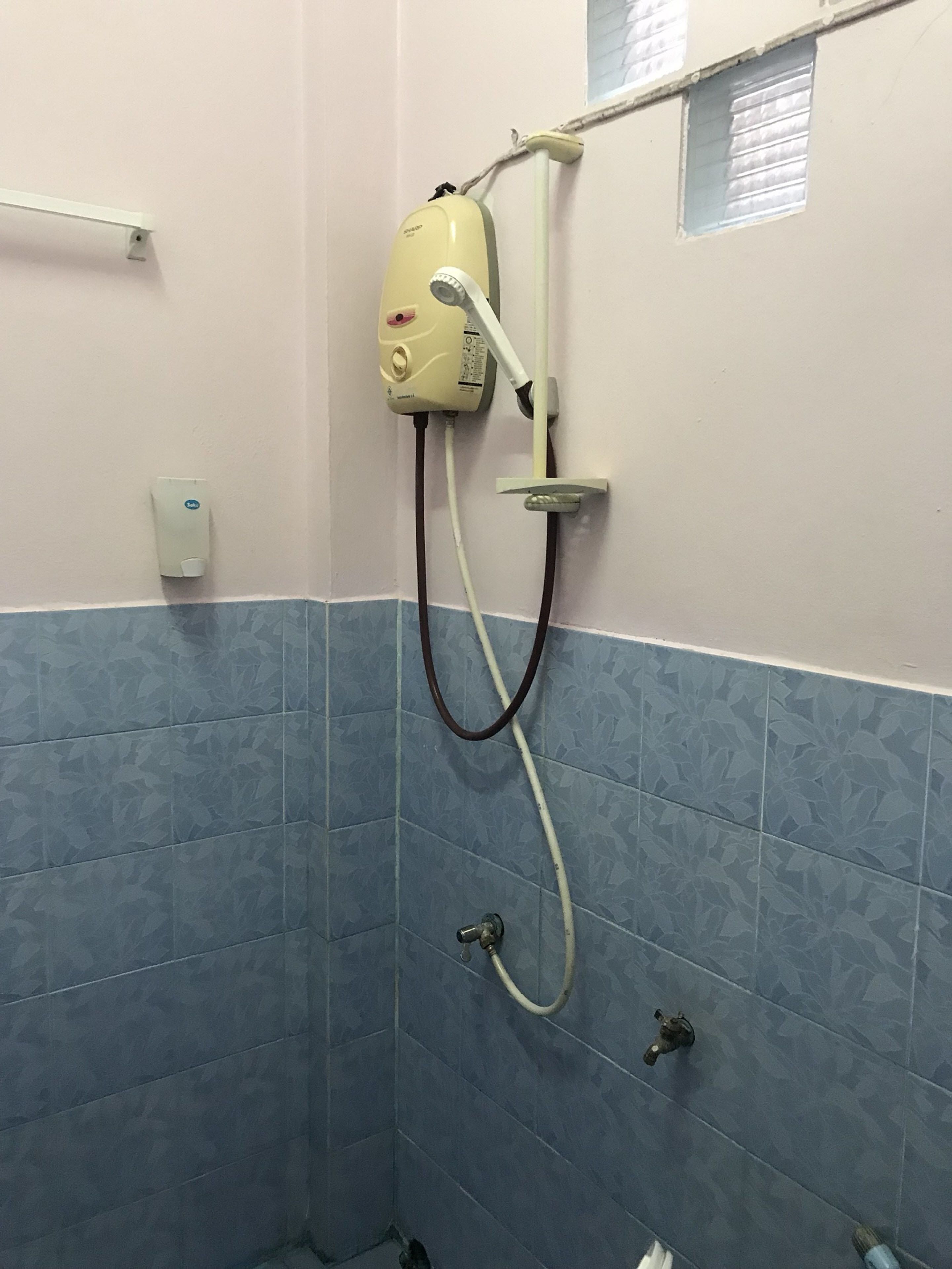 Standard Double Room  | Bathroom shower