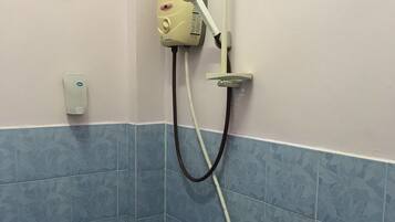 Standard Double Room | Bathroom shower