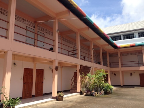 Puangchompoo Place