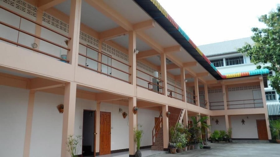 Puangchompoo Place