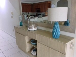 ثلاجة، ميكروويف، فرن، غسالة أطباق