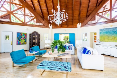 Condo | Living room | Flat-screen TV
