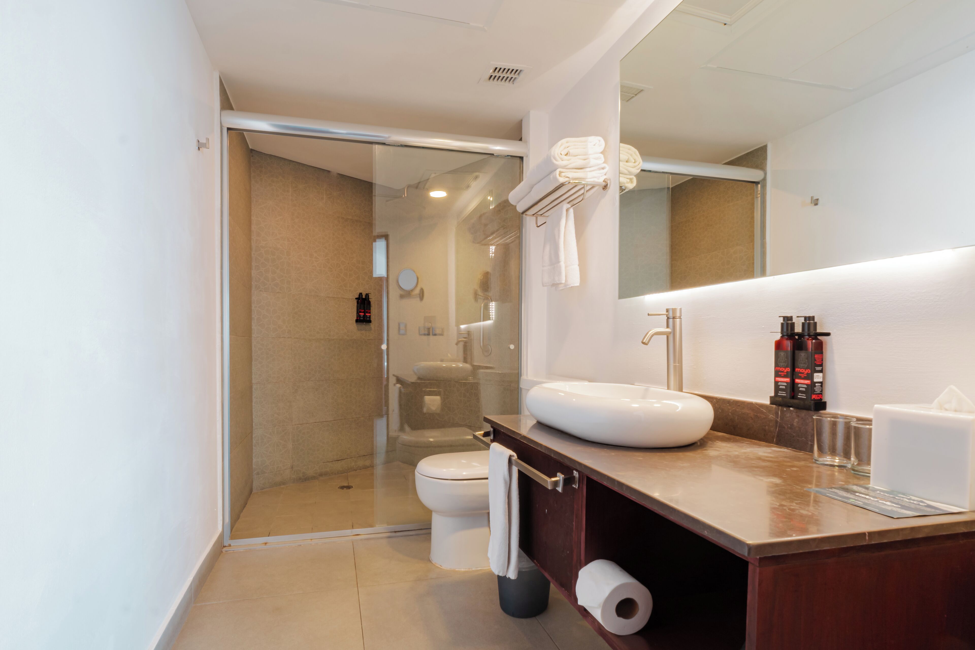suite, 1 king bed, non smoking | bathroom | hair dryer, towels