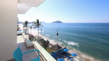 Suite, 2 Queen Beds | In-room safe, soundproofing, iron/ironing board, free WiFi