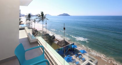 Garner Hotel Mazatlan Beach by IHG