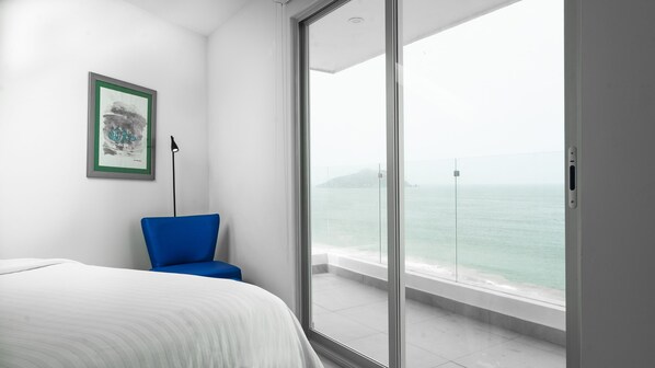 Studio Suite, 2 Queen Beds, Non Smoking, Balcony | In-room safe, soundproofing, iron/ironing board, free WiFi - Park Inn by Radisson Mazatlán (Mazatlán)