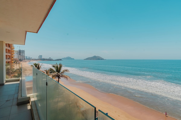 Studio Suite, 2 Queen Beds, Non Smoking, Balcony | Terrace/patio